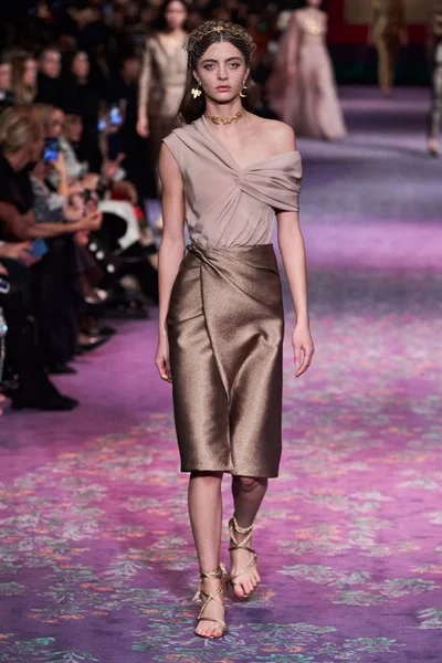 Look 5